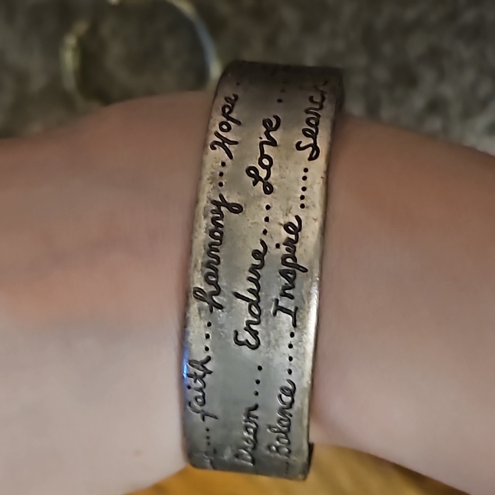 Pretty multiple bracelets - Picture 3 of 5